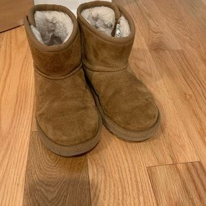 Boys chestnut Jona Ugg boots